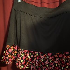 Women’s PGA fall golf/tennis skirt size XL, new without tags.